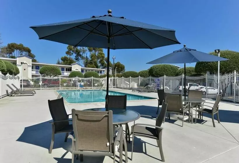 Motel 6 Vista, Ca
