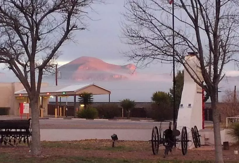 Hotel B.a.s.i.c. Lodgings