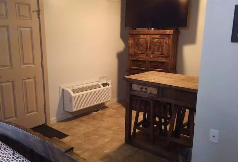 Hotel B.a.s.i.c. Lodgings