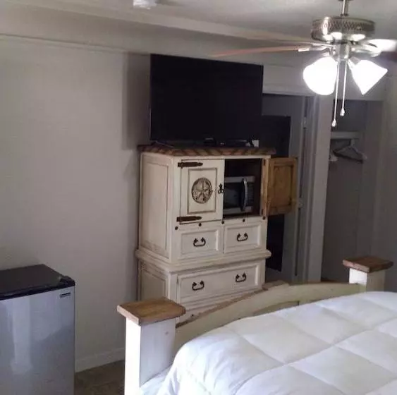 Hotel B.a.s.i.c. Lodgings