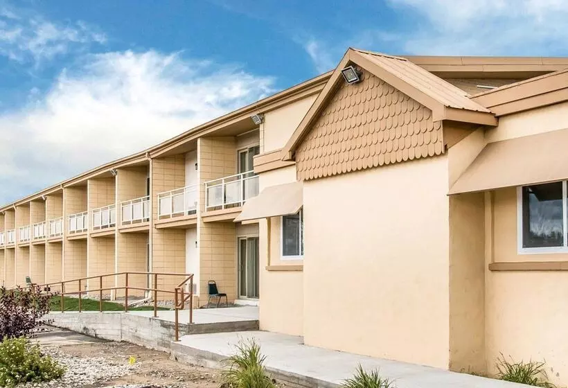 בית מלון כפרי Baymont By Wyndham Bay City