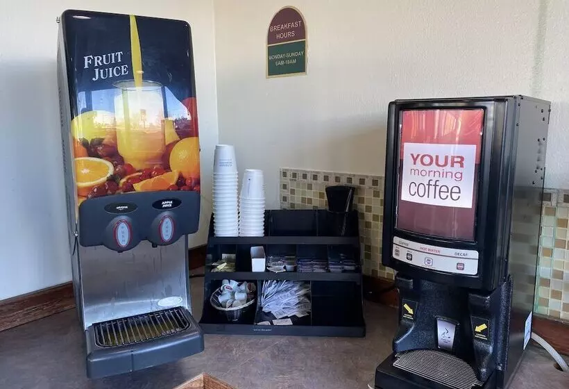 בית מלון כפרי Baymont By Wyndham Bay City