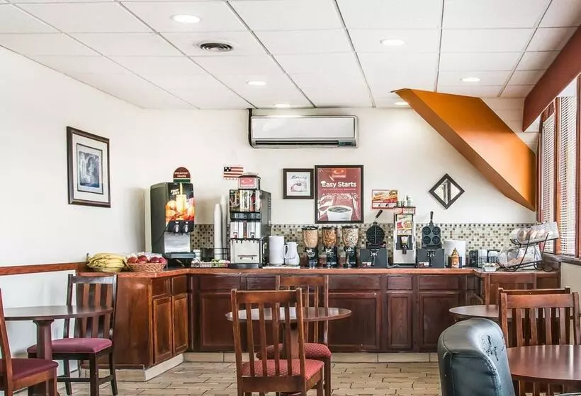 בית מלון כפרי Baymont By Wyndham Bay City