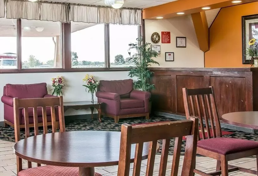 בית מלון כפרי Baymont By Wyndham Bay City