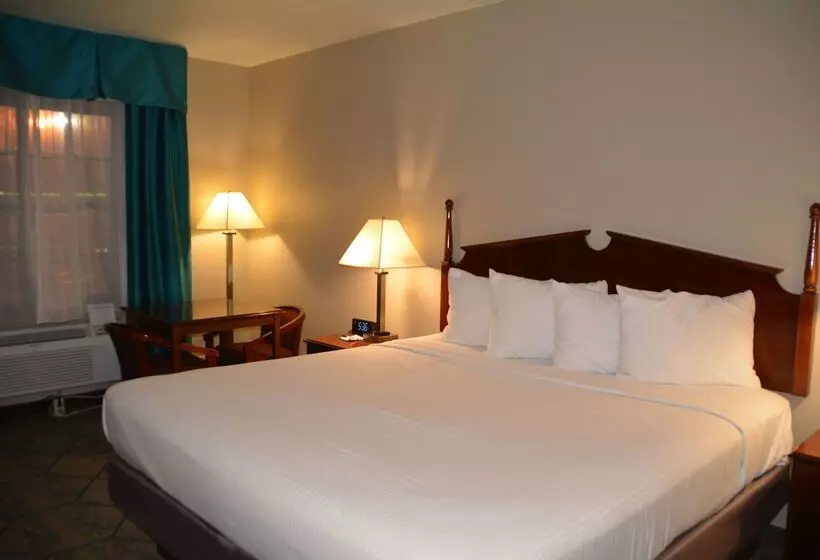 فندق Baymont By Wyndham Effingham