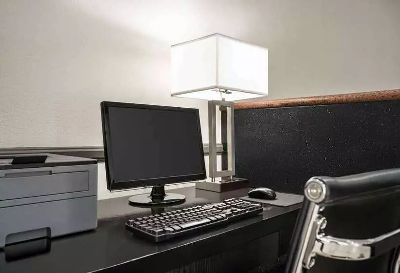 בית מלון כפרי Baymont By Wyndham Monterey Park