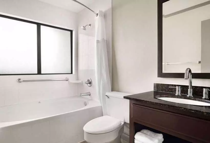 בית מלון כפרי Baymont By Wyndham Monterey Park