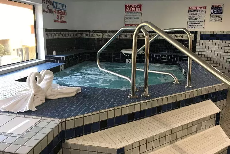 בית מלון כפרי Baymont By Wyndham Monterey Park