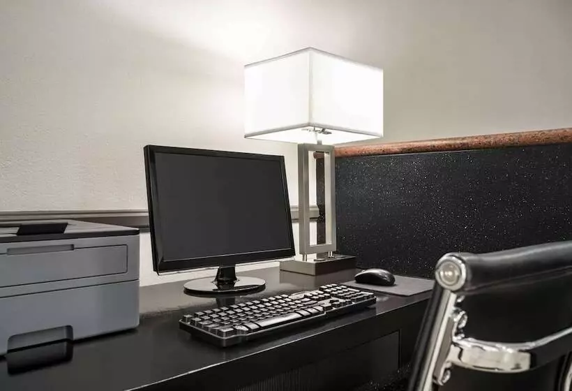 בית מלון כפרי Baymont By Wyndham Monterey Park