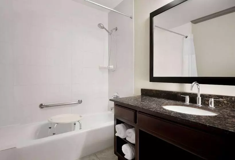 בית מלון כפרי Baymont By Wyndham Monterey Park