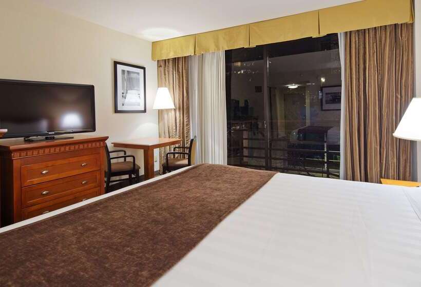 فندق Best Western Plus Bayside Inn