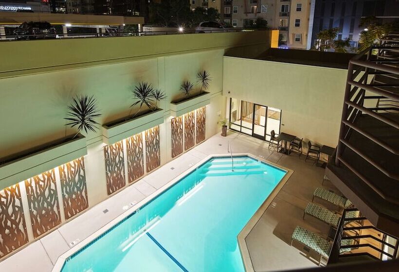 فندق Best Western Plus Bayside Inn