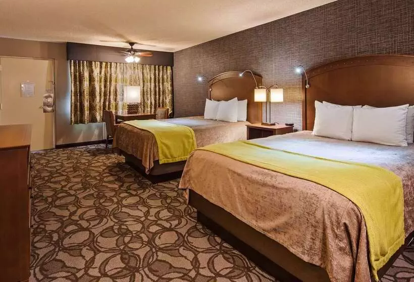 בית מלון כפרי Best Western Plus Black Oak