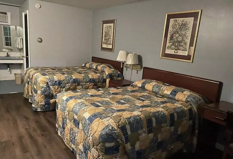 Hotel Budget Host Three Crowns Motor Lodge