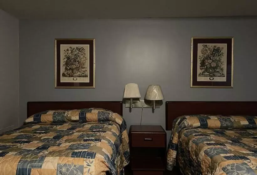 Hotel Budget Host Three Crowns Motor Lodge