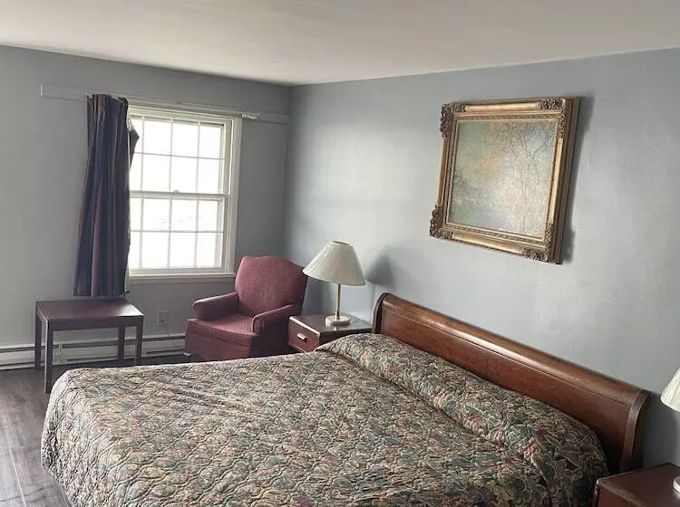 Hotel Budget Host Three Crowns Motor Lodge