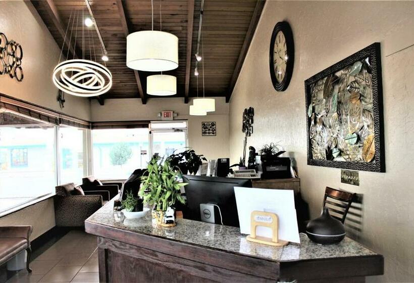 هتل Lamplighter Inn