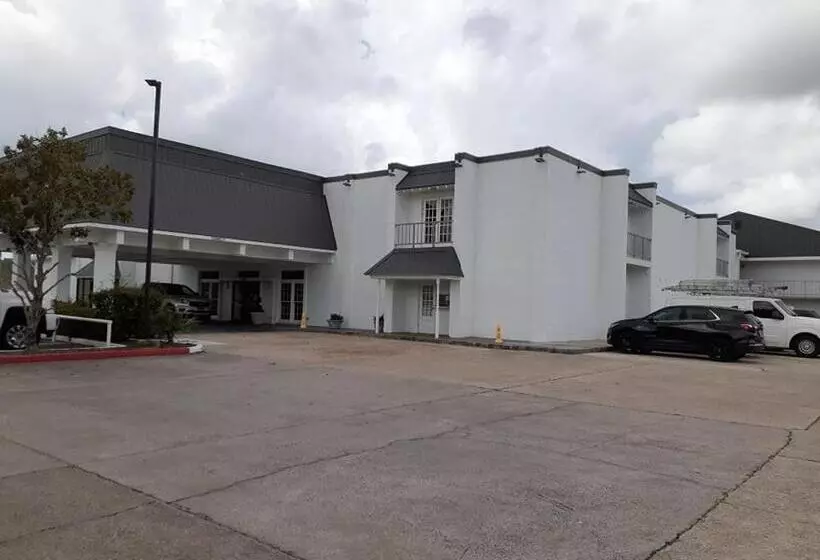 בית מלון כפרי Plantation Inn