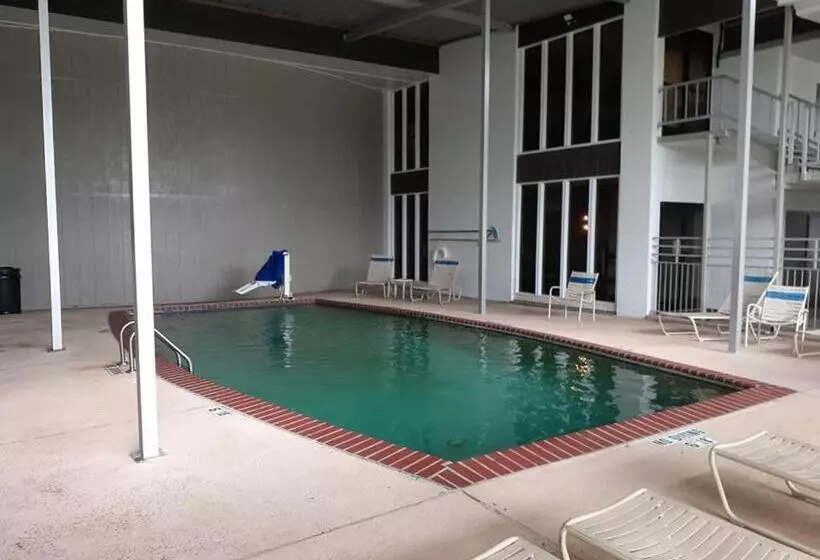 בית מלון כפרי Plantation Inn