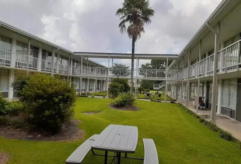 בית מלון כפרי Plantation Inn