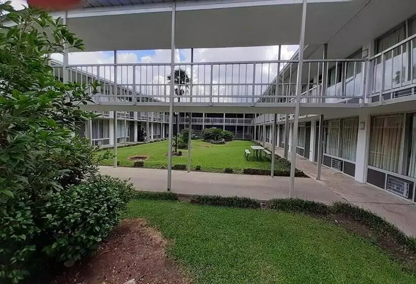 בית מלון כפרי Plantation Inn