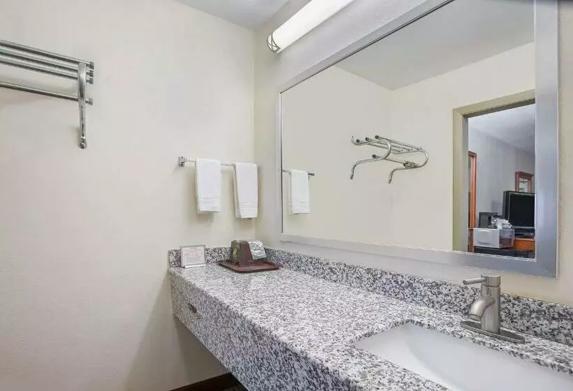 فندق Super 8 By Wyndham Cave City