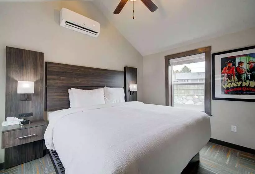 The Ridgeline Hotel At Yellowstone, Ascend Hotel Collection