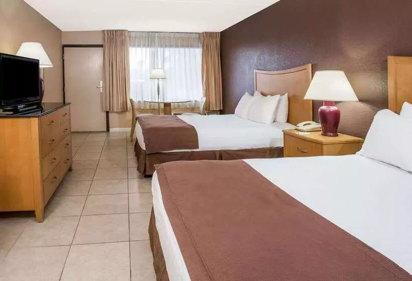 בית מלון כפרי Travelodge By Wyndham Deltona