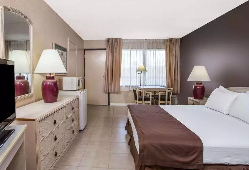 בית מלון כפרי Travelodge By Wyndham Deltona