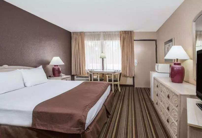 בית מלון כפרי Travelodge By Wyndham Deltona