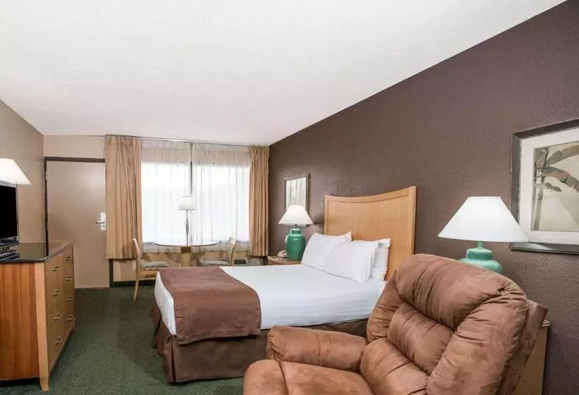 בית מלון כפרי Travelodge By Wyndham Deltona