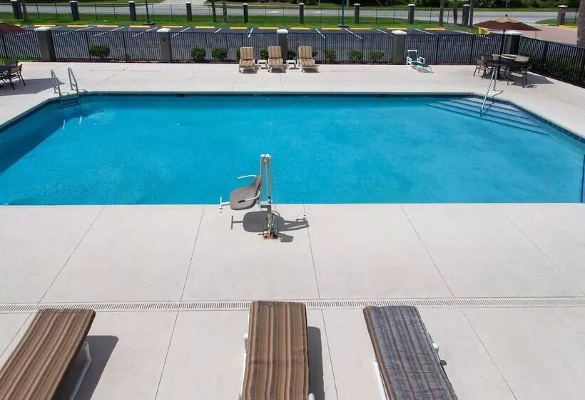 בית מלון כפרי Travelodge By Wyndham Deltona