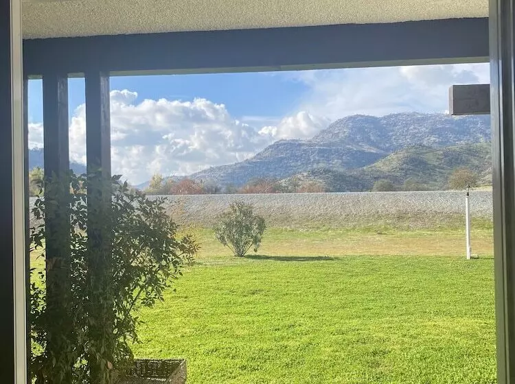 酒店 Western Holiday Lodge