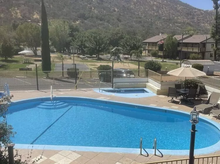 酒店 Western Holiday Lodge