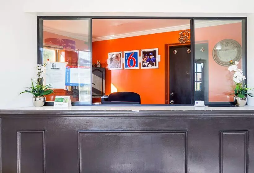 Motel 6 Mechanicsburg