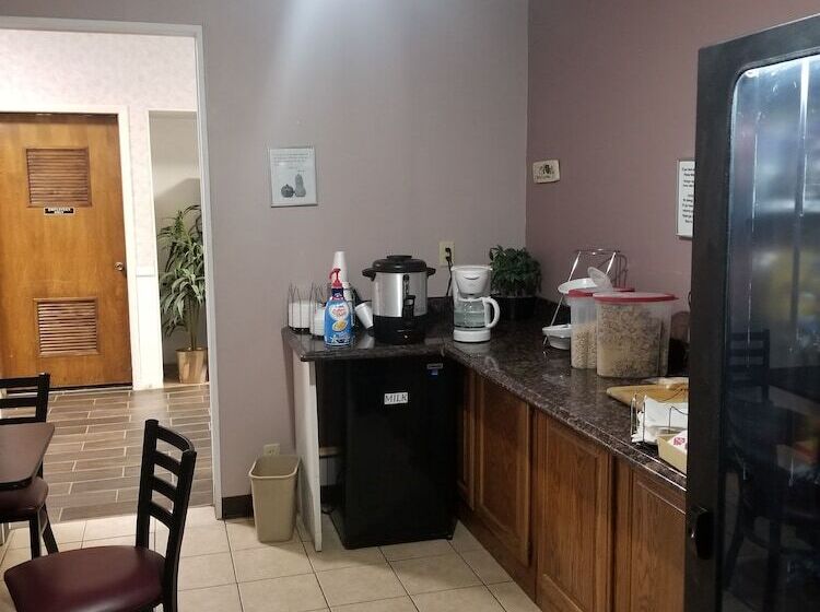 فندق على الطريق Island Inn