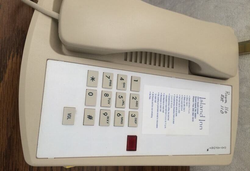 فندق على الطريق Island Inn