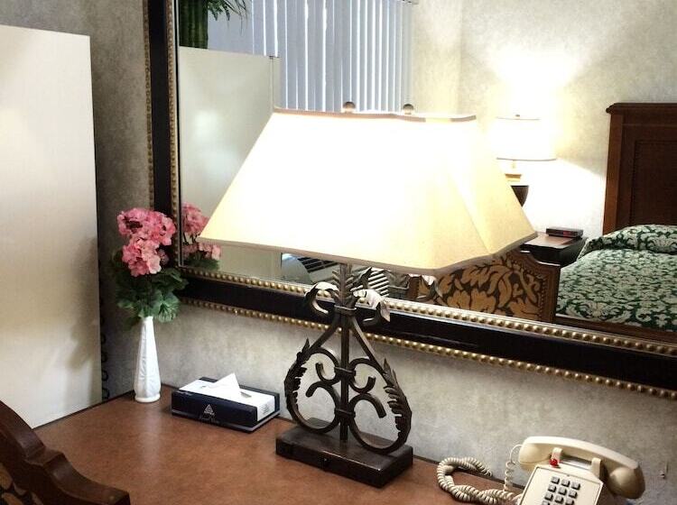 فندق على الطريق Island Inn