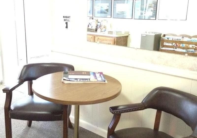 فندق على الطريق Island Inn