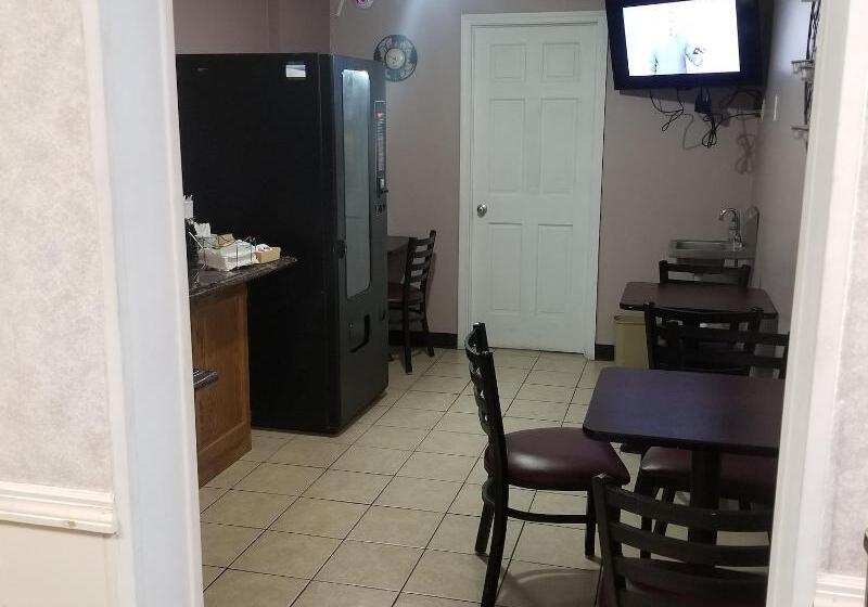 فندق على الطريق Island Inn