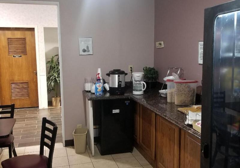 فندق على الطريق Island Inn