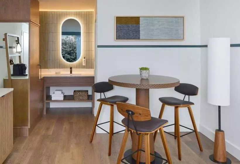 منتجع Monterey Beach Hotel, A Tribute Portfolio