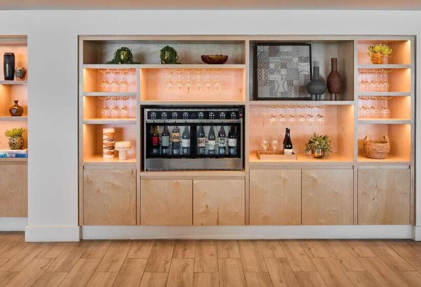 استراحتگاه Monterey Beach Hotel, A Tribute Portfolio