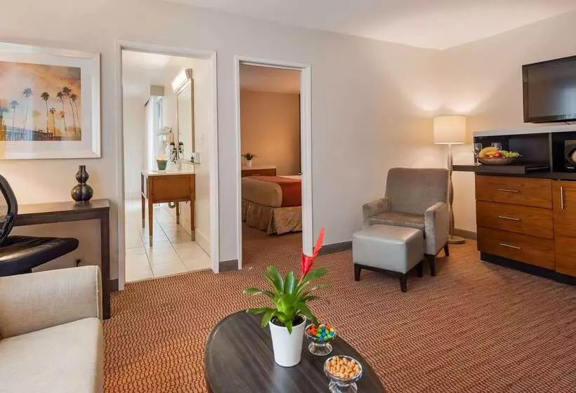 فندق Best Western Royal Palace Inn & Suites