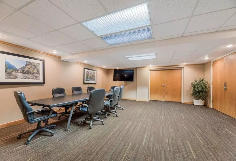 호텔 Best Western Town & Country Inn