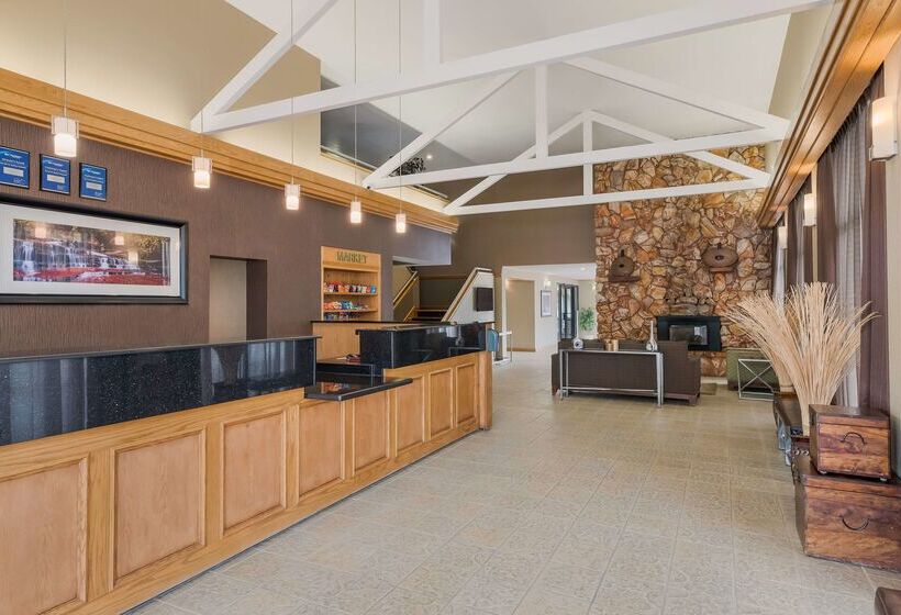 فندق Best Western Town & Country Inn