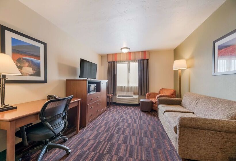 فندق Best Western Town & Country Inn