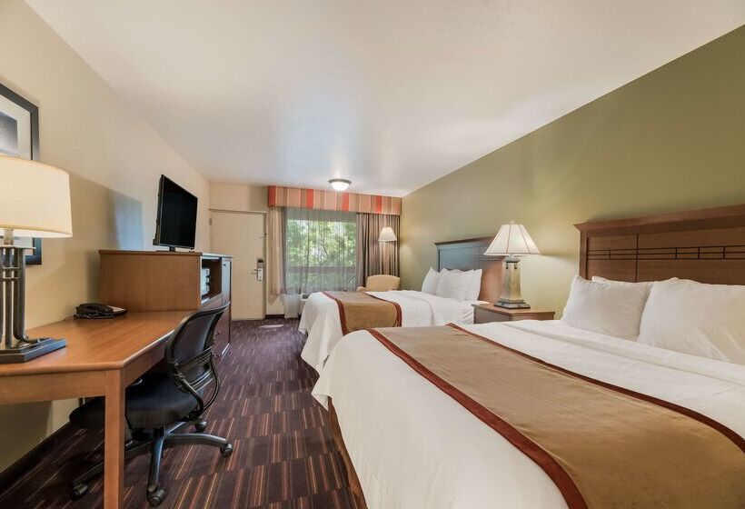 فندق Best Western Town & Country Inn