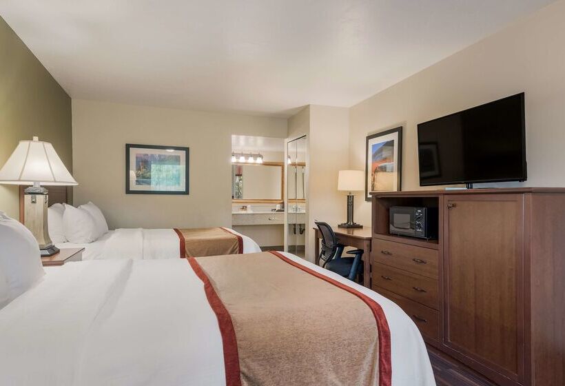 فندق Best Western Town & Country Inn