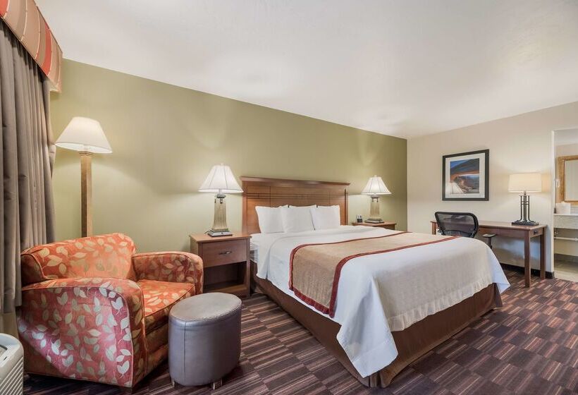 فندق Best Western Town & Country Inn